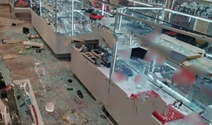 Roban 200 relojes de lujo de tienda departamental en Coyoacán, CDMX
