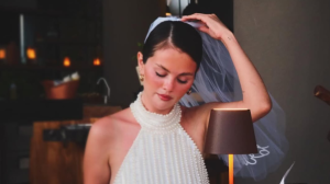 Selena Gomez disfruta su despedida de soltera en México con mariachis y máscaras de Benny Blanco