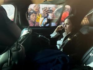 Viuda del alcalde de Uruapan acude a Palacio Nacional para encuentro con Sheinbaum