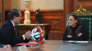 Director de Coca-Cola anuncia a Sheinbaum la inversión de 6,000 millones de dólares en México