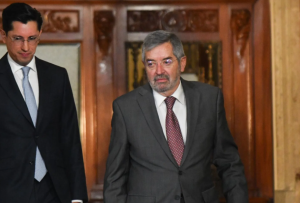 Juan Ramón de la Fuente deja la SRE; Roberto Velasco es el nuevo canciller