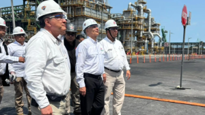Pemex abre investigación por incendio en refinería de Dos Bocas