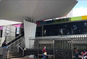 Denuncian «cobros» y agresiones de personas en situación de calle afuera del Hospital del Niño en Toluca