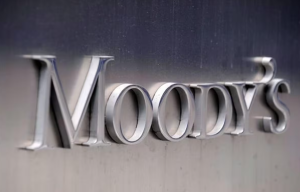 Bajó Moody’s calificación de la deuda y modifica la perspectiva de negativa a estable