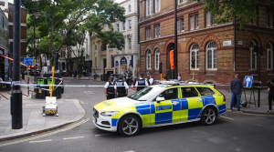 Mujer apuñala a cuatro hombres con tijeras en Londres: «Es una persona sin hogar»
