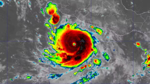 Protección Civil refuerza alerta ante huracán Polo categoría 5