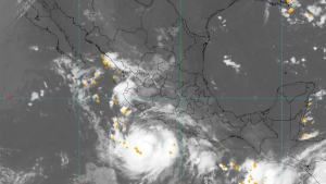 Polo se intensifica y ya es huracán categoría 1