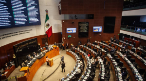 Senado aprueba la «ley antimemes» entre confrontación de Morena y sus aliados con la oposición
