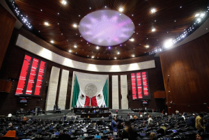 Diputados aprueban en lo general reforma “antimemes” entre acusaciones de censura