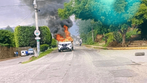 Reportan bloqueos y quema de vehículos en municipio de Morelos tras presunto operativo